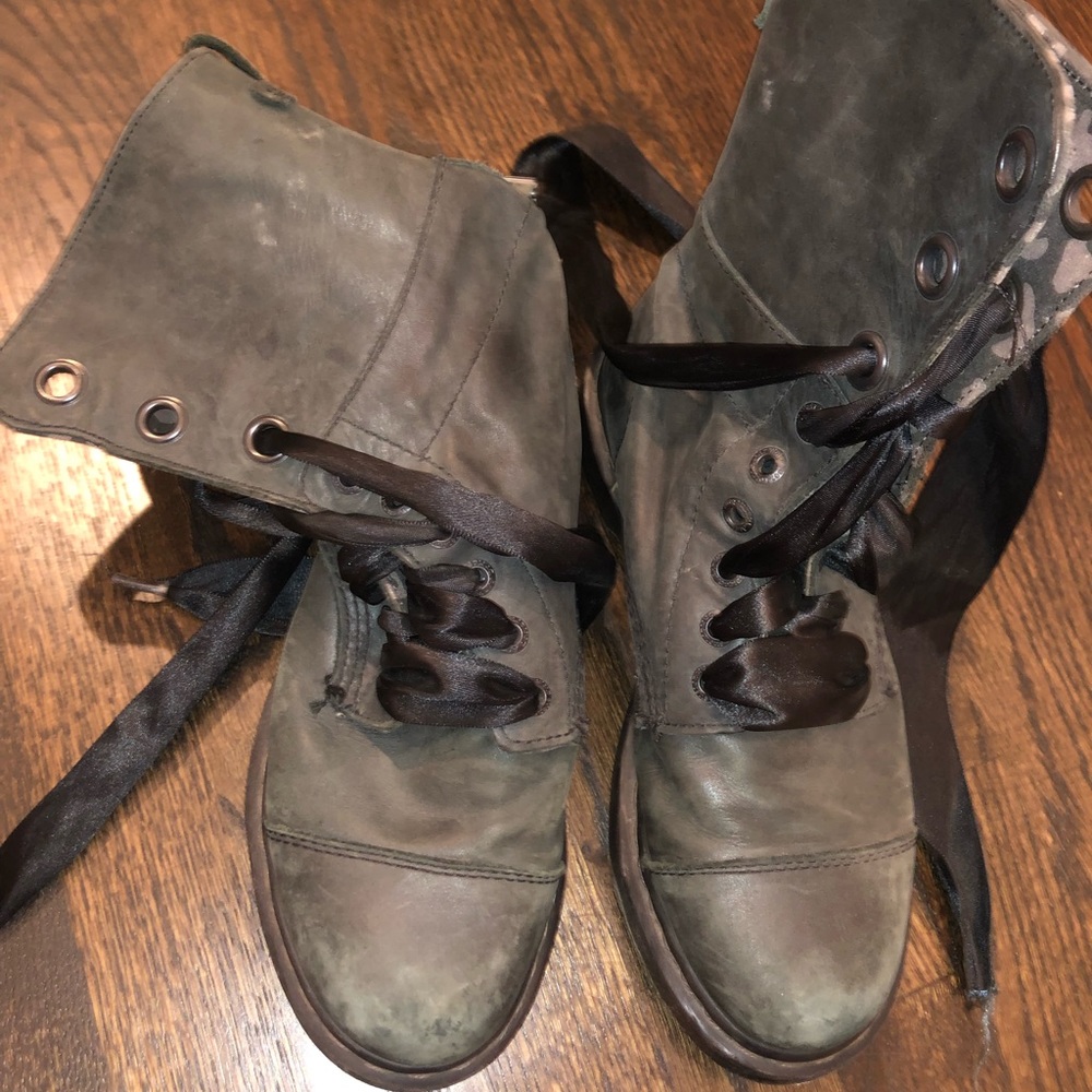 DOC MARTENS